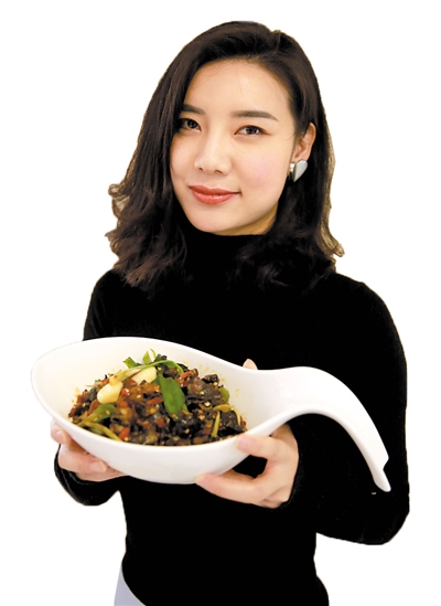 用乌鸡做辣子鸡丁,口感更鲜嫩。