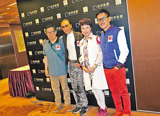 左起:胡枫、谢贤、狄波拉及狄波拉老公胡须Kong前晚一同出席晚宴