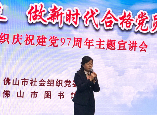 参赛选手唐凯韵进行宣讲