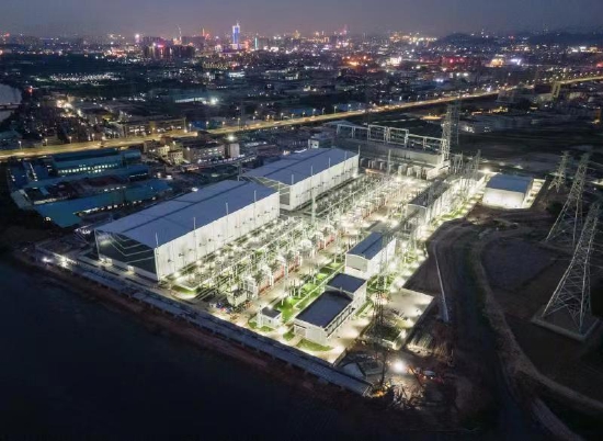 夜色中的粤港澳大湾区直流背靠背电网东莞工程。陈振良 摄
