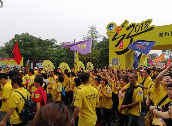 上万市民以徒步形式感受南庄发展新面貌