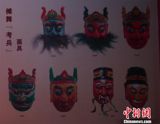 博物馆内的傩舞面具图示 谢剑锋 摄
