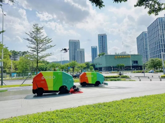本届参赛的人工智能环卫机器人(部分)