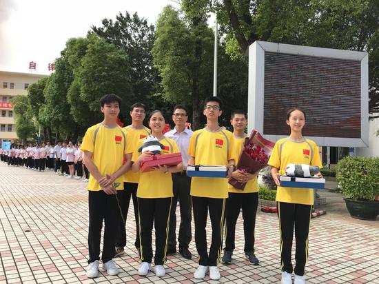 梁开中学参赛学生