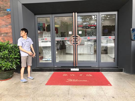工商银行惠州麦地支行入口的台阶