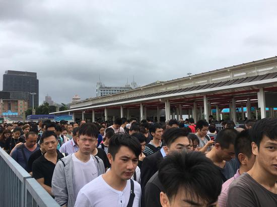 “山竹”过后，拱北口岸17日8点恢复通关监管服务（闸口海关 蔡蒙蒙摄）