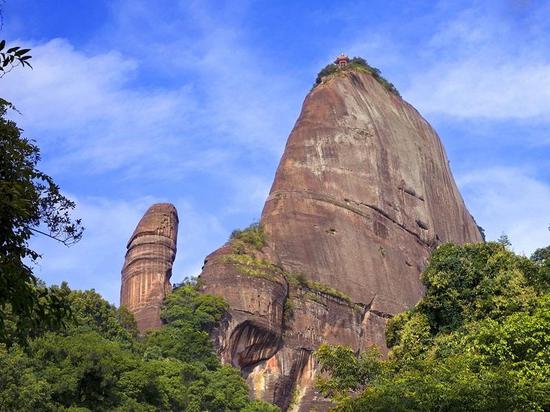 丹霞山的阳元石景观 图/刘加青