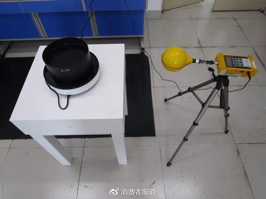 ▲对电磁炉的辐射进行测试(实验室图)