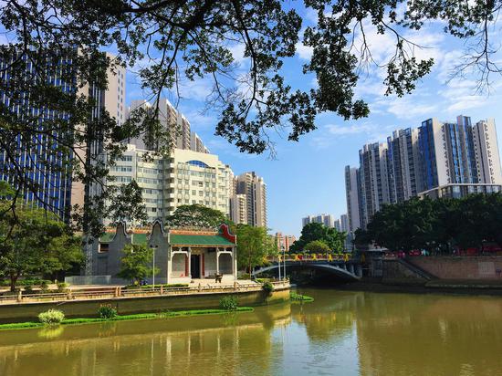 汾江河及水上关帝庙(容铸华摄)