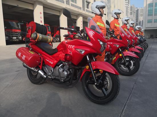 佛山在全省率先配发8辆消防摩托车 提高消防救援效率