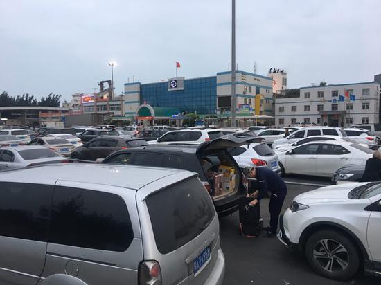 铁路北港迎来过海车辆高峰