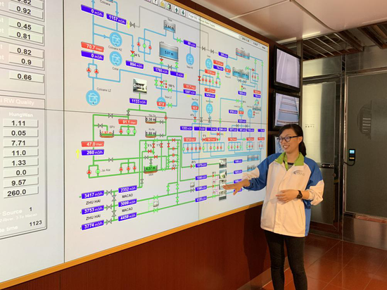 苏伊士新创建旗下澳门自来水位于青洲水厂的中央控制室（凌佩君 摄）