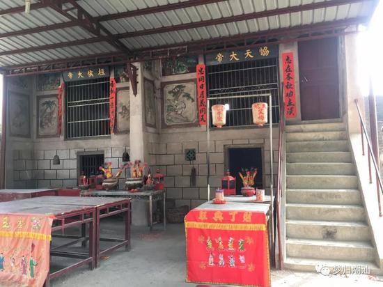 围墙内的关公庙(古楼)