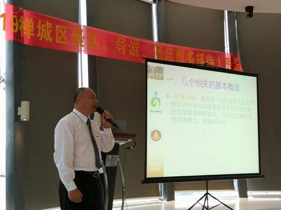 佛山科学技术学院、旅游专业副教授郑坚强