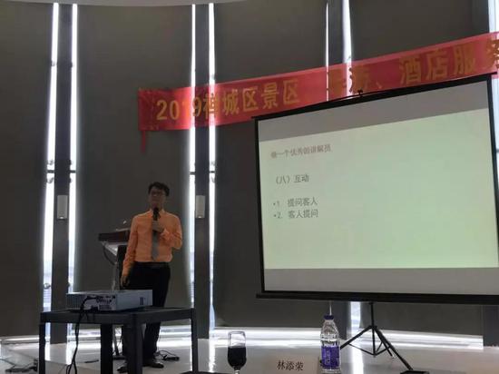 佛山开放大学旅游商务英语系教研室主任、佛山市旅游协会导游分会会长周大田