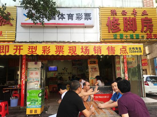 深大高材生“子承父业”开体彩店 原是体育达人