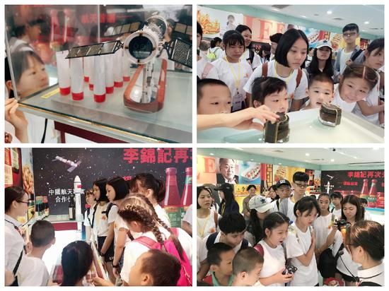 李锦记航天级酱料产品,吸引着两岸学们子的眼球
