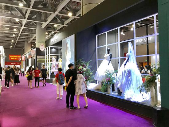 众多婚纱礼服品牌云集