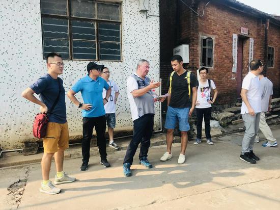 组委会相关人员考察西樵山比赛场地。（考察图片来自：组委会竞赛服务团队）