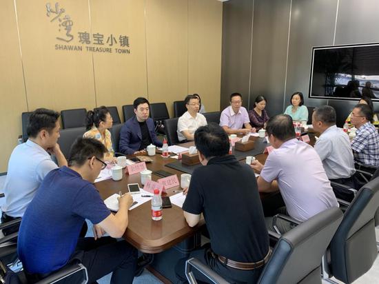 广州市贸促会、番禺区政府、天河路商会一行与番禺珠宝企业代表进行座谈交流