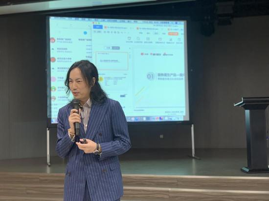 图为白露文化创始人潘升(冷爱)分享中