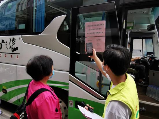 出发前,每位游客均需出示粤康码。