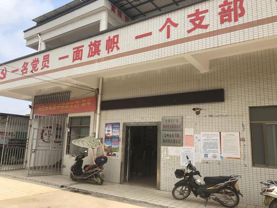党群引领带动产业发展将引导贫困村脱贫致富