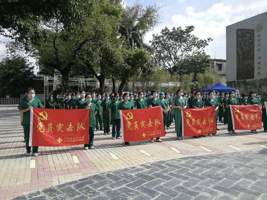 黄埔区在2小时内迅速召集800人组成“红色”抗疫大军驰援荔湾。