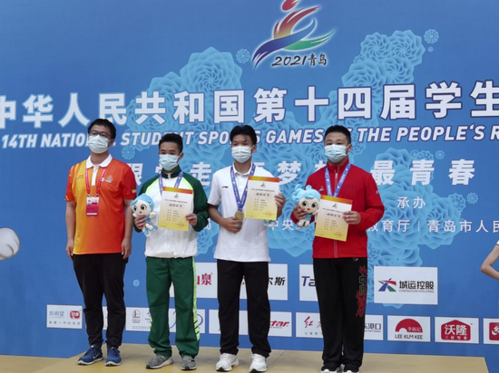 曹辉泽荣获男子自选南拳金牌。