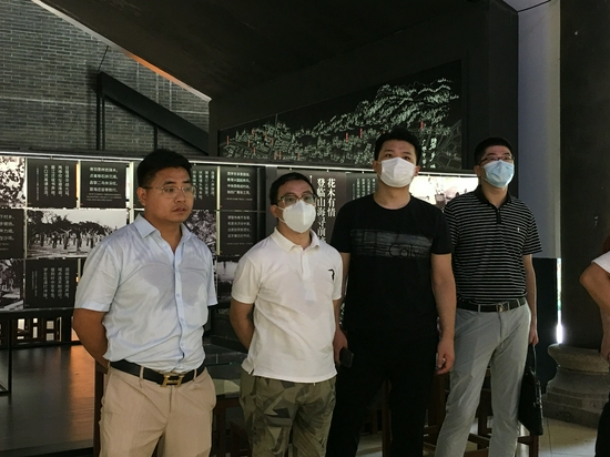 (自媒体大v参观振响楼)