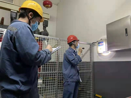 南方电网广东广州供电局保供电人员对保电范围内重要线路开展特巡。（许若筠）