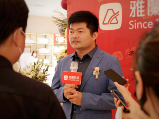 雅兰家纺副总经理 朱小龙先生接受采访现场