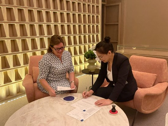 国际CIDESCO董事会主席Karin Lupgens、教育发展总监Pamela Adkins等一行人来到广州Wasa美容SPA中心访问。
