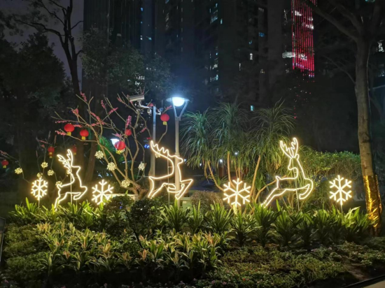 佛山万科广场造型灯饰美化了小区夜景