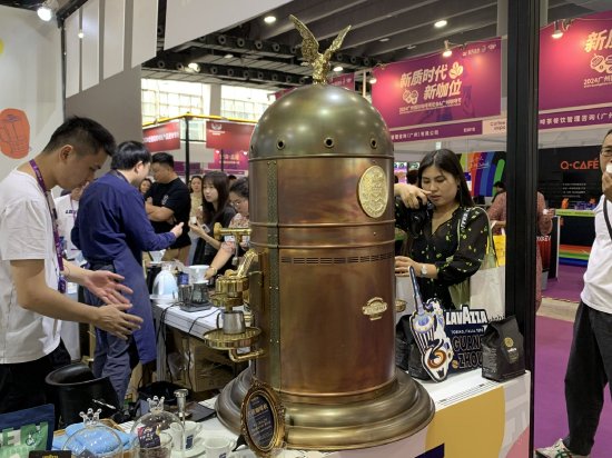 这台LAVAZZA古董咖啡机——Elektra意式咖啡机，备受现场用户关注，全球限量70台，此为第55台。
