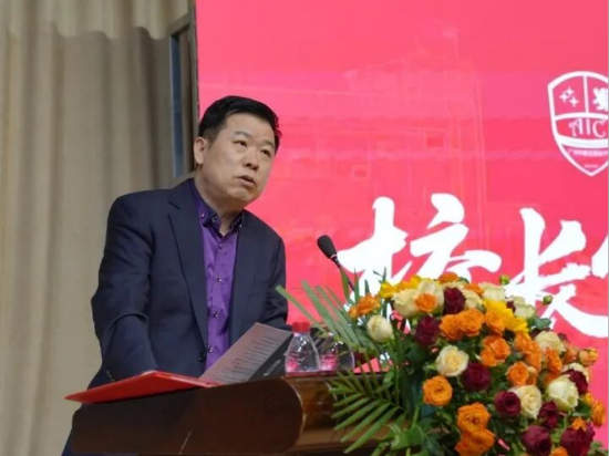 新亚中学执行校长文安国