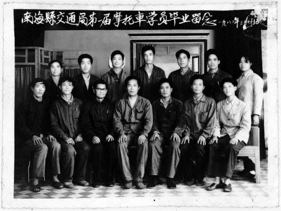 　　1982年，当年每个变电站配一辆三轮摩托车，上级供电单位派去学习，学习毕业后开始进入骑车巡线时代