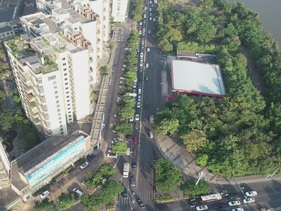 　高峰时段桂畔路拥堵情况