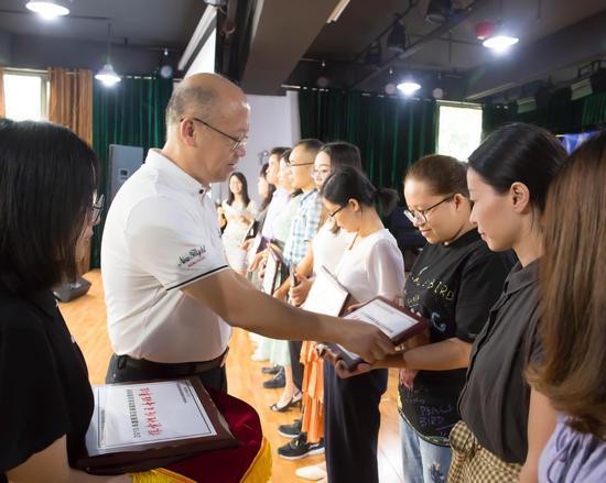 南海区委政法委副书记李炬昆签约仪式上,南海区委政法委副书记李炬昆