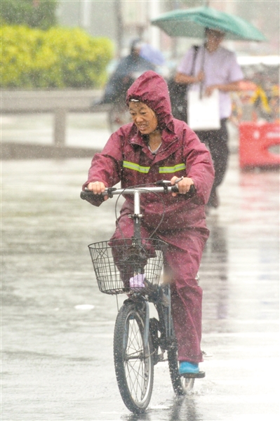 突然而至的暴雨让人有点儿措手不及。