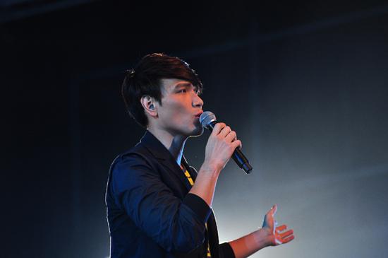 杨宗纬首开内地体育馆巡演 新年唱到广州