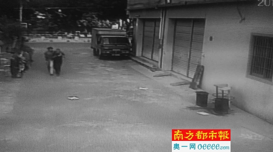 警方提供的事发时视频截图。受访者供图