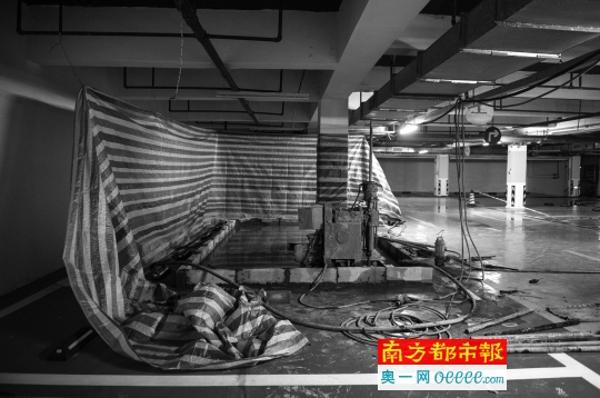 ●东莞南城中天广场地下停车场,施工队伍在钻孔。