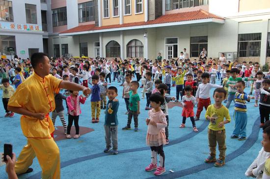 二小功夫明星为中心幼儿园武术特色教学助阵_