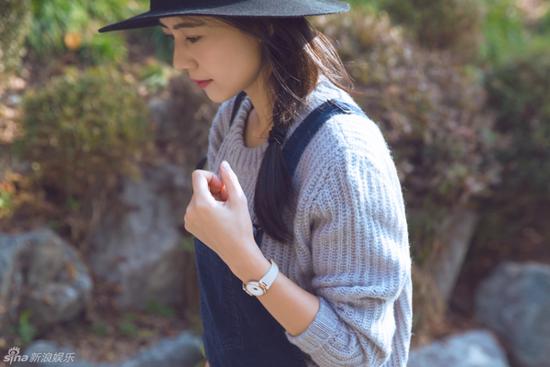 高圆圆街头漫步 优雅阳光文艺气息十足_惠州频道