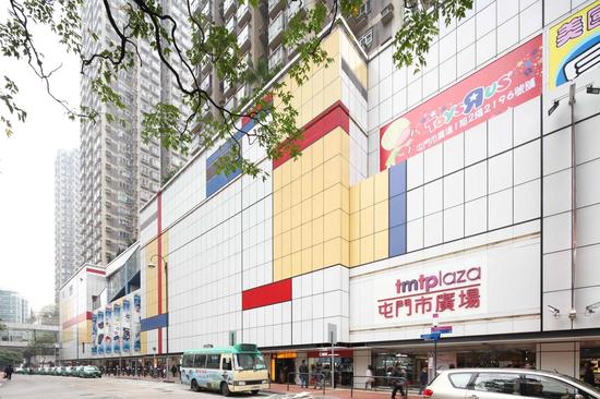 屯门巿广场距离轻铁、西铁站只需要步行短短几分钟时间,交通非常方便