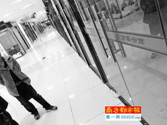 昨日下午,位于虎门黄河时装城7楼的“万家云商”办公室大门紧锁。