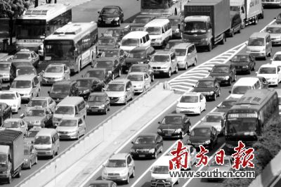 繁忙时段的广州大道一场景。南方日报记者 符超军 摄
