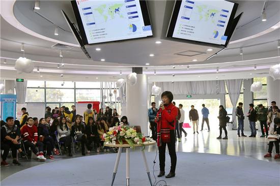 广东金融高新区在本地举办招聘会 提供过百岗