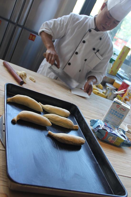 麻涌厨师教你做麻涌地道香蕉面包_东莞频道